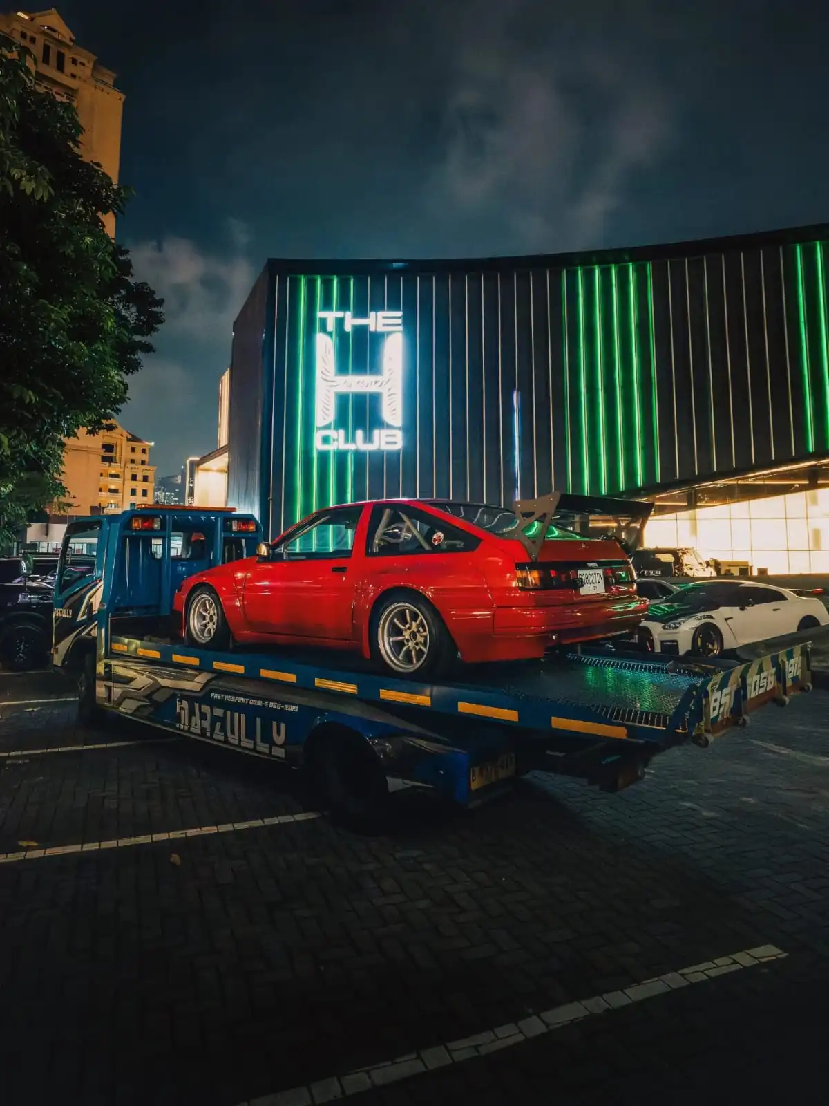 Detail sekecil apa pun harus tiba tepat waktu.
