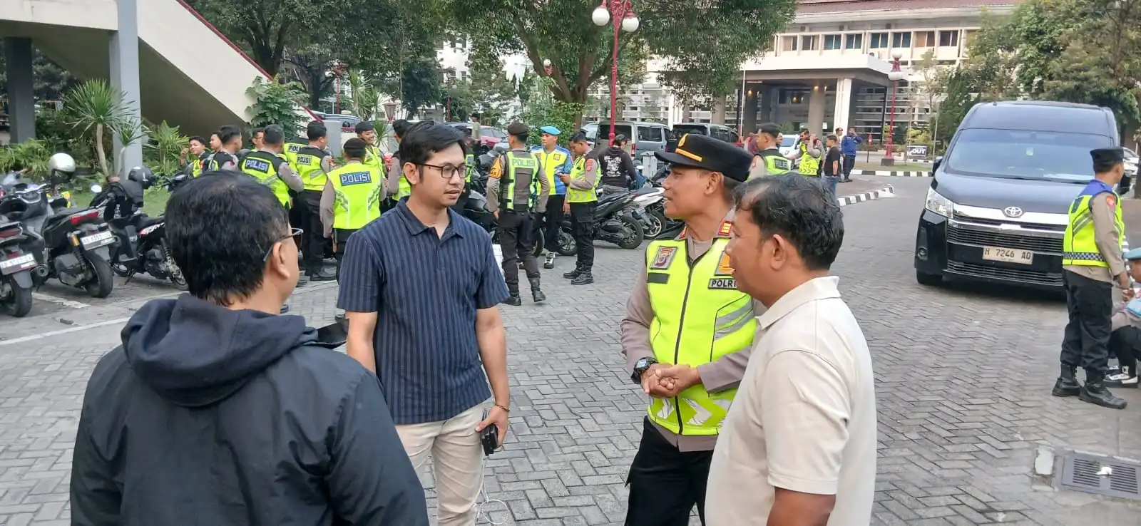 Izin dan pengamanan, kami yang urus.